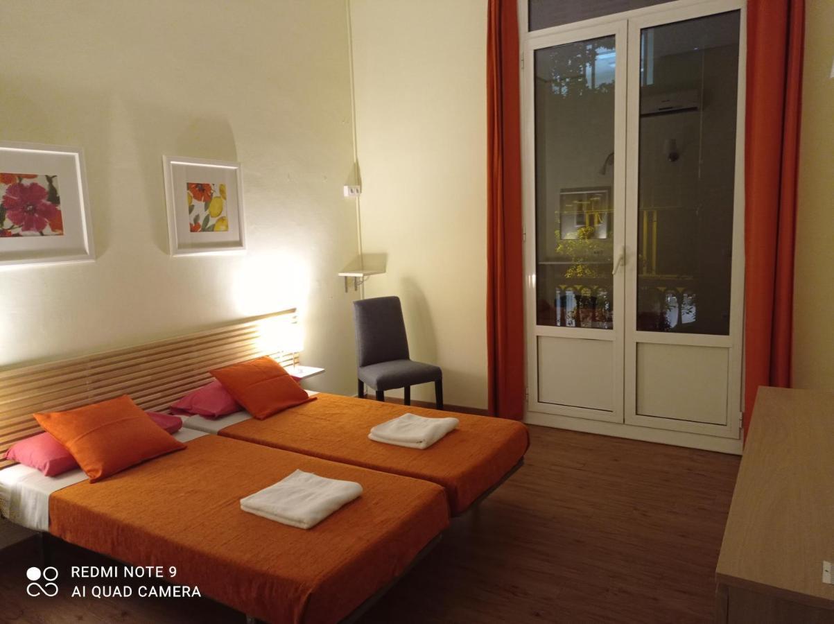 Barcelona Central Garden Hostal Exterior foto